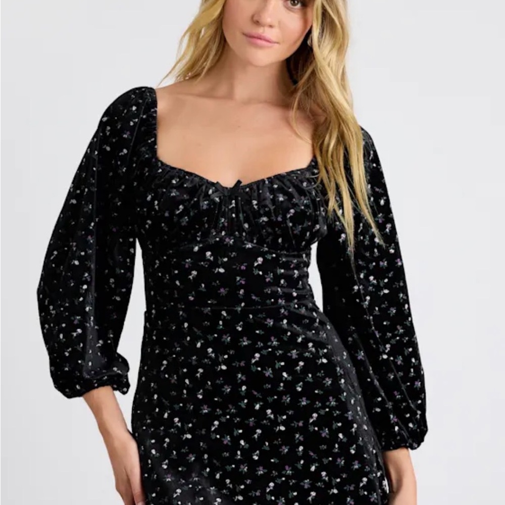 NWT Lulu's Black Floral Long Sleeve Dress